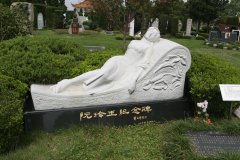 J9集团国际站碑雕名人堂 | 阮玲玉留想碑的石雕艺术