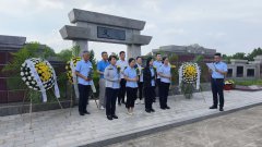 <b>铭刻英烈 鲜花致英雄|记J9集团国际站集团呼和浩特项目部祭扫军烈活动</b>