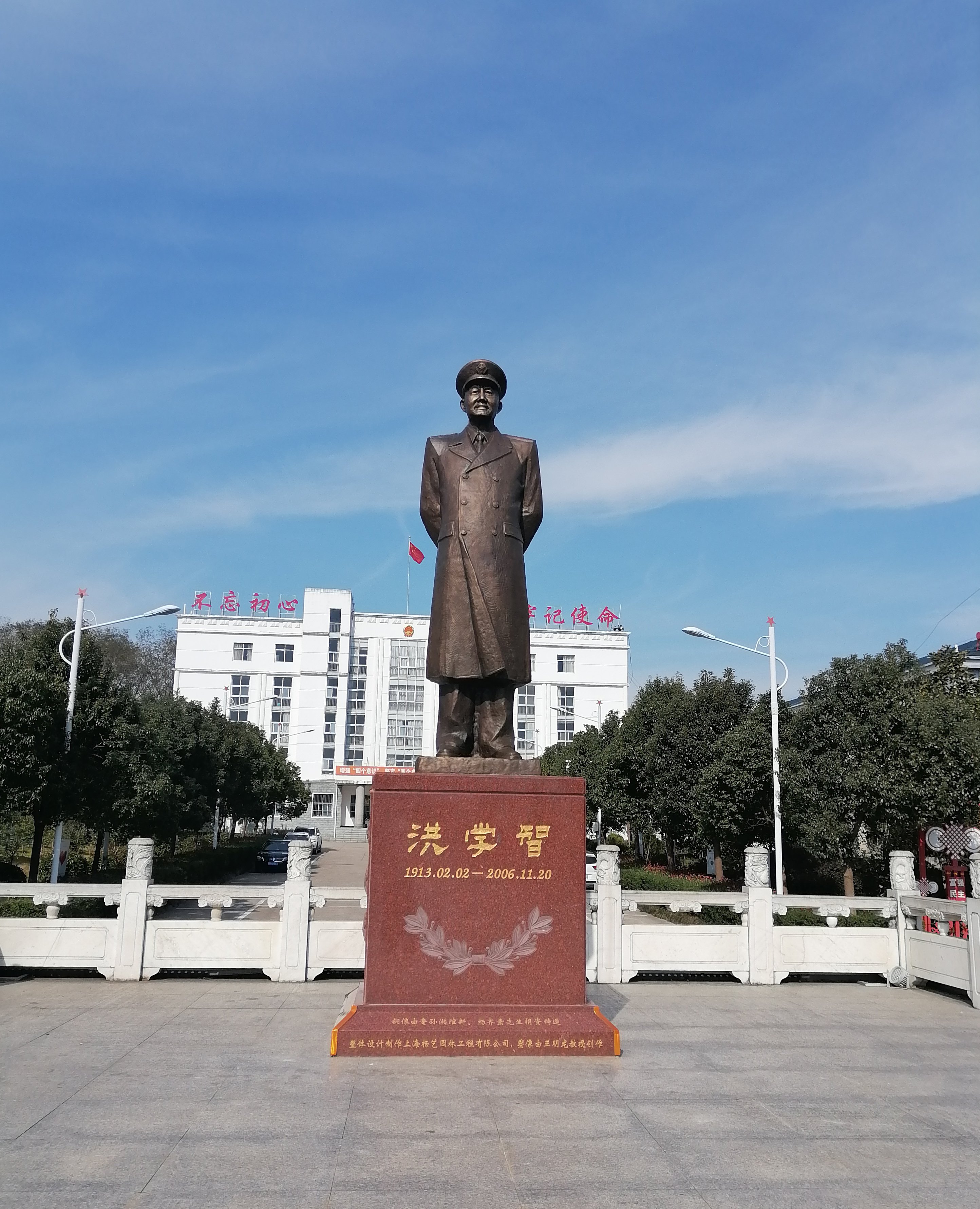 墓园铜韵，不朽的人文影象
