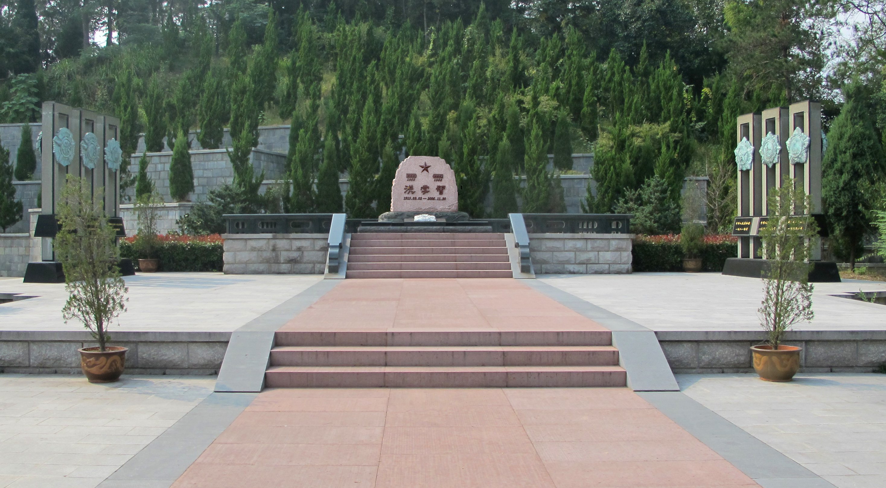 为什么墓园必要红色文化？